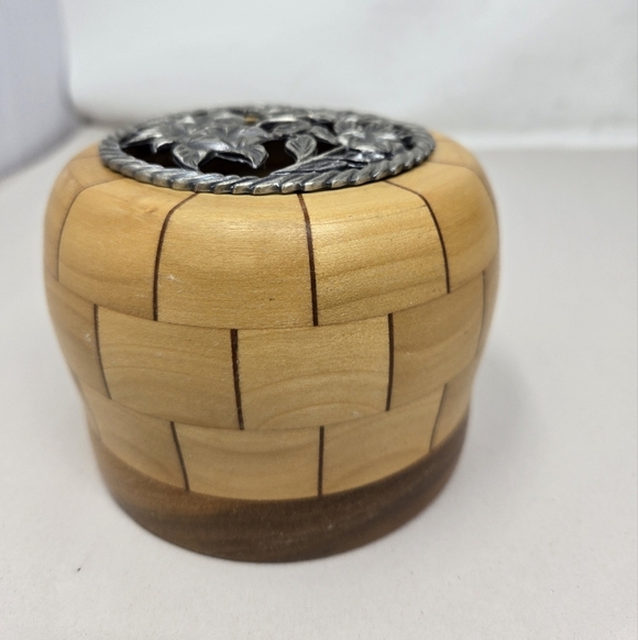 Maple Potpourri Bowl With Pewter Floral Design Lid Decorative Wood Design - Picture 5 of 13